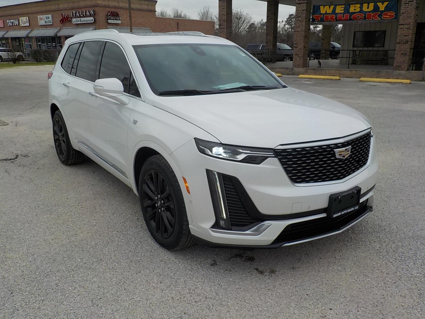 2020 White /Black Cadillac XT6 (1GYKPCRS2LZ) , located at 1617 W Church Street, Livingston, TX, 77351, (936) 327-3600, 30.710995, -94.951157 - ONE OWNER!! LOW LOW MILES!! WOW! Come cruise in the Cadi! This thing is sporty! - Photo#1